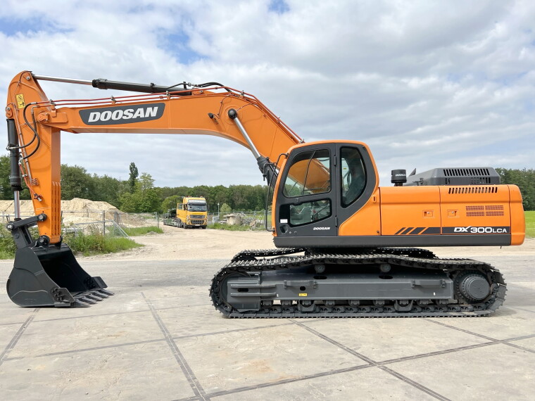 l_01_Doosan DX 300 - BM4964